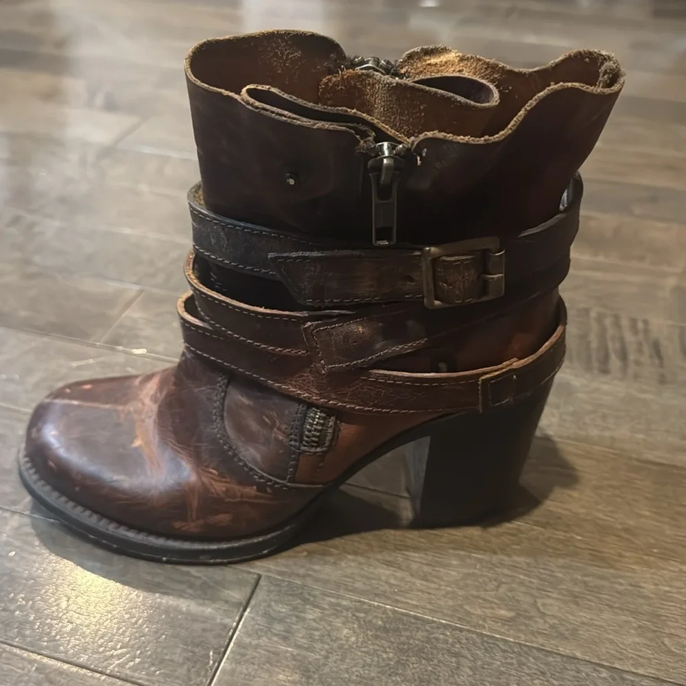 Vintage Brown Leather Boots - Picture 2 of 12